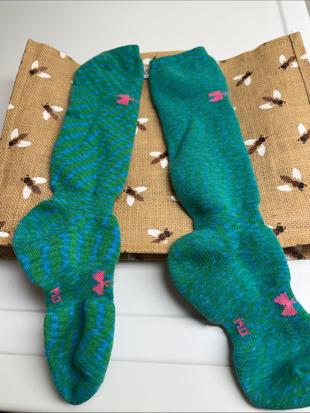 Girls' Green Knee-High Socks - Pink Accent for Skiing